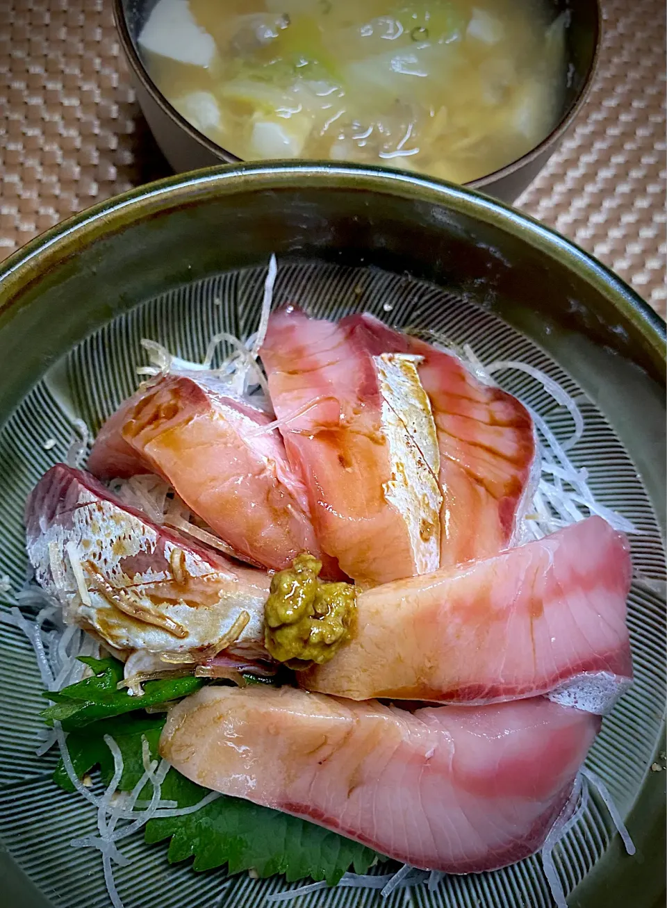 ぶり丼|すくらんぶるえっぐさん