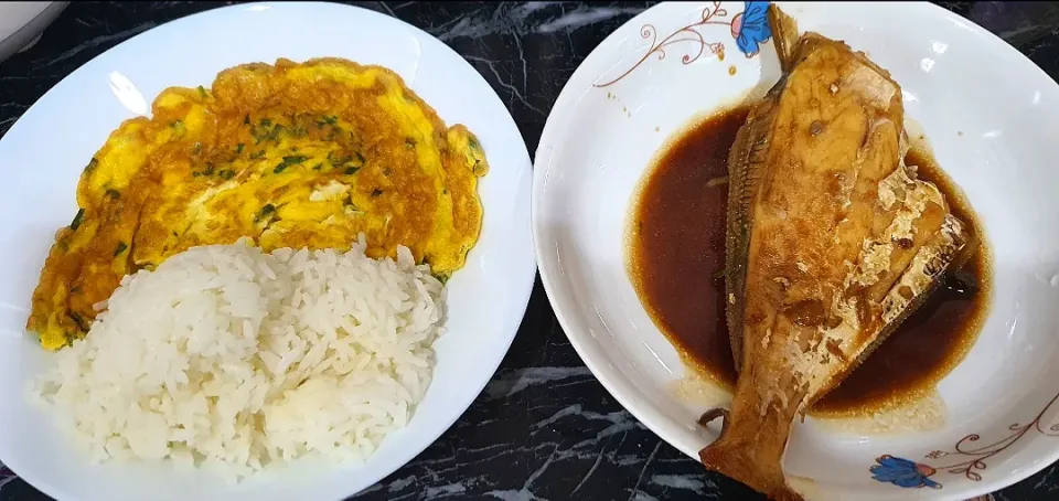 Spicy fish + omelette rice 😋|🌷lynnlicious🌷さん