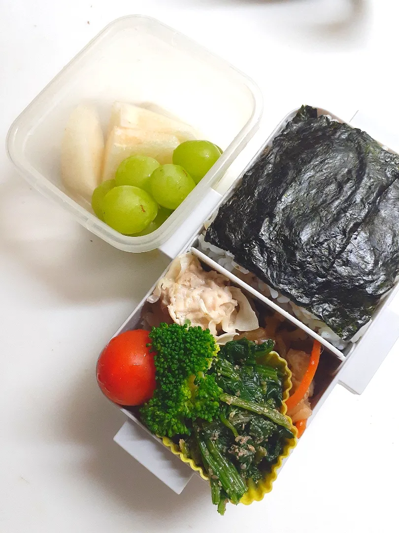 ☆中学生弁当☆二段海苔弁、切干大根、ほうれん草胡麻和え、焼売、ブロッコリー、ミニトマト、デザート|ｼｮｺﾗさん