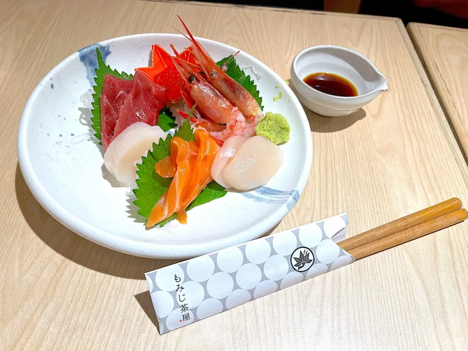 Snapdishの料理写真:Sashimi platters|skyblueさん