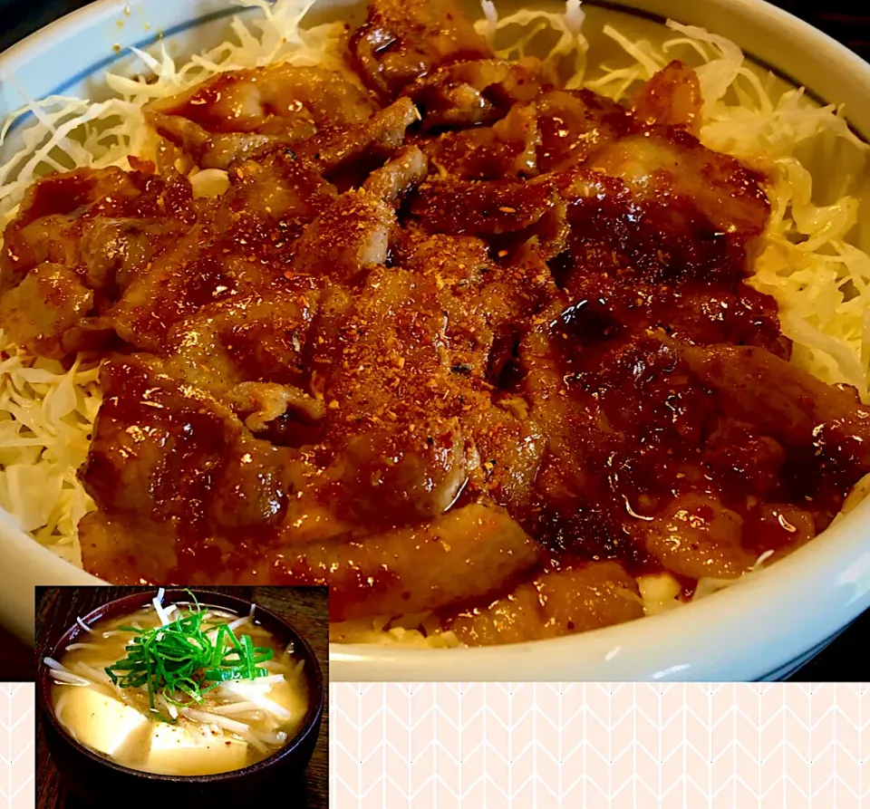 新米でキャベツたっぷり                           「豚バラ照焼丼」(もやし•豆腐みそ汁添えて)|mottoさん