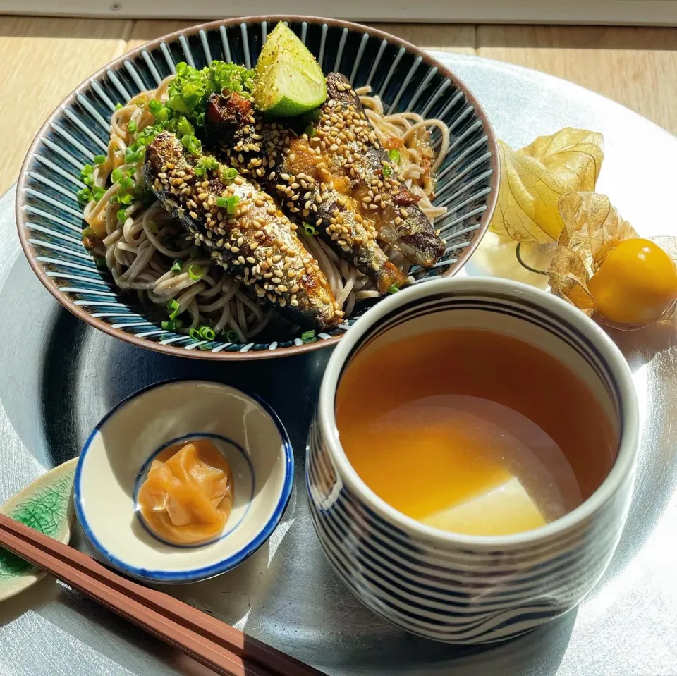 Snapdishの料理写真:胡麻焼きいわし缶のぶっかけ蕎麦|ichikayaさん