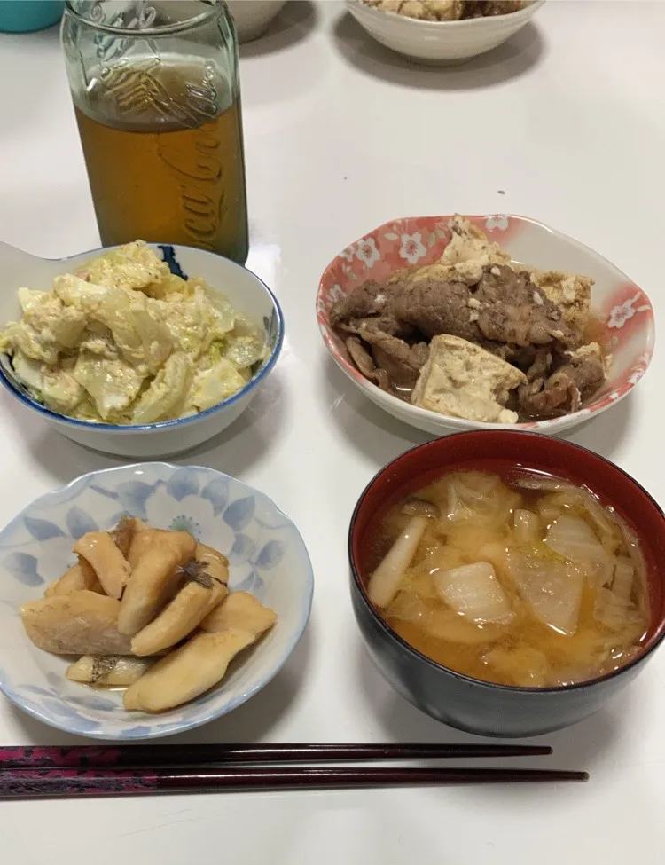 晩御飯(^^)☆肉豆腐☆アブラカレイの煮物☆カレーマヨサラダ（キャベツ、ツナ、卵）☆みそ汁（白菜、大根、しめじ）|Saharaさん