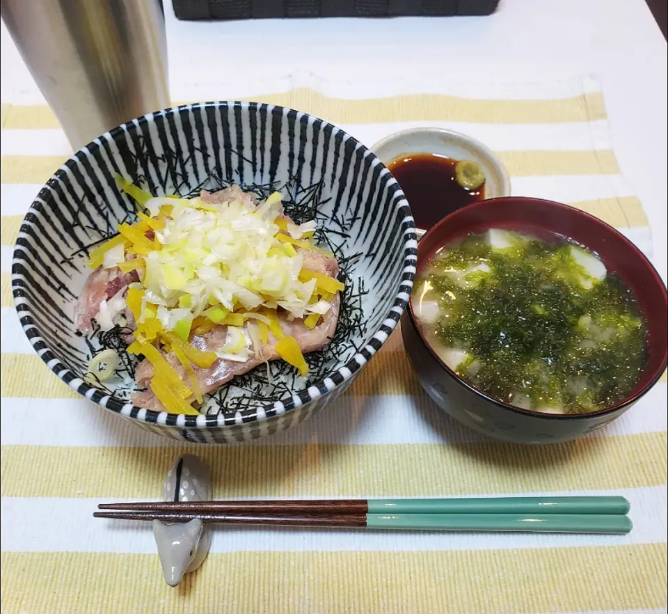 Snapdishの料理写真:ひとり暮らしの夜ご飯
ネギトロ丼|keeijnsさん