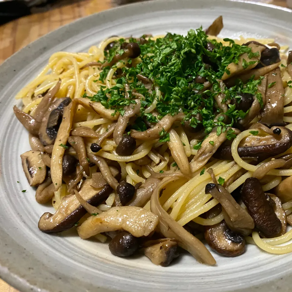 贅沢きのこの焦がしバター醤油パスタ🍄🍝|buhizouさん