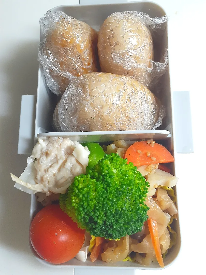 Snapdishの料理写真:☆中学生弁当☆玄米入り焼きおにぎり、焼売、切干大根、蓮金平、ミニトマト、ブロッコリー　金曜日ってダルいですね～|ｼｮｺﾗさん