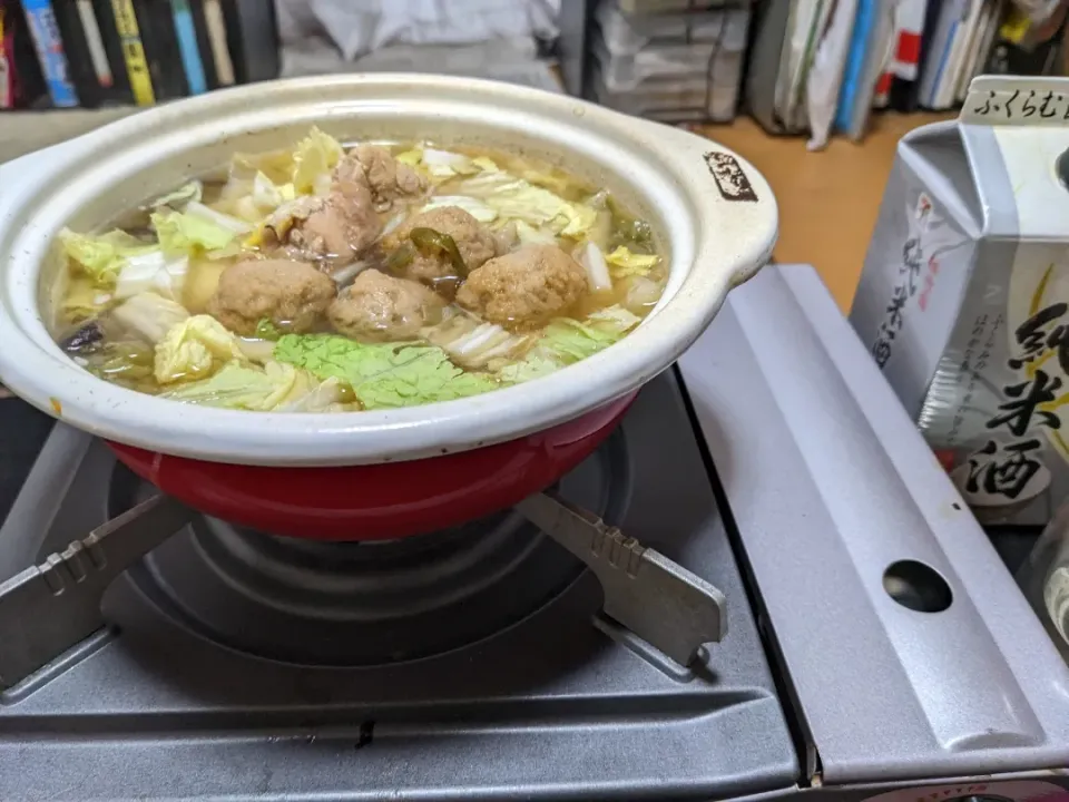 休みの朝、今シーズン初の白菜入り鶏団子と鶏肉の減塩信州味噌他の鍋|Tarou  Masayukiさん