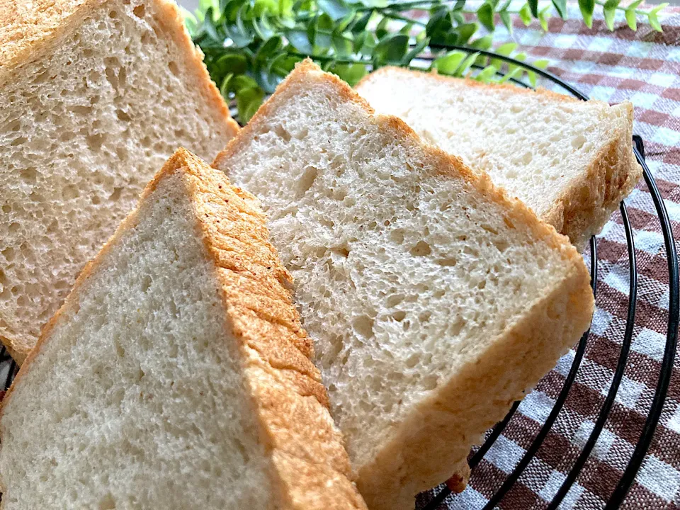 Snapdishの料理写真:＊ライ麦入り角食パン🍞＊|＊抹茶＊さん