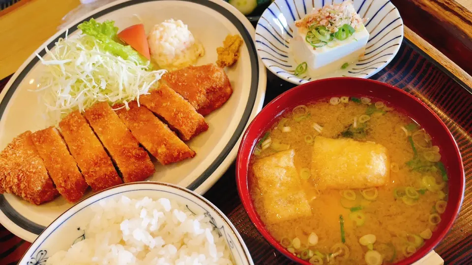 Snapdishの料理写真:ロースカツ定食|キリくんさん