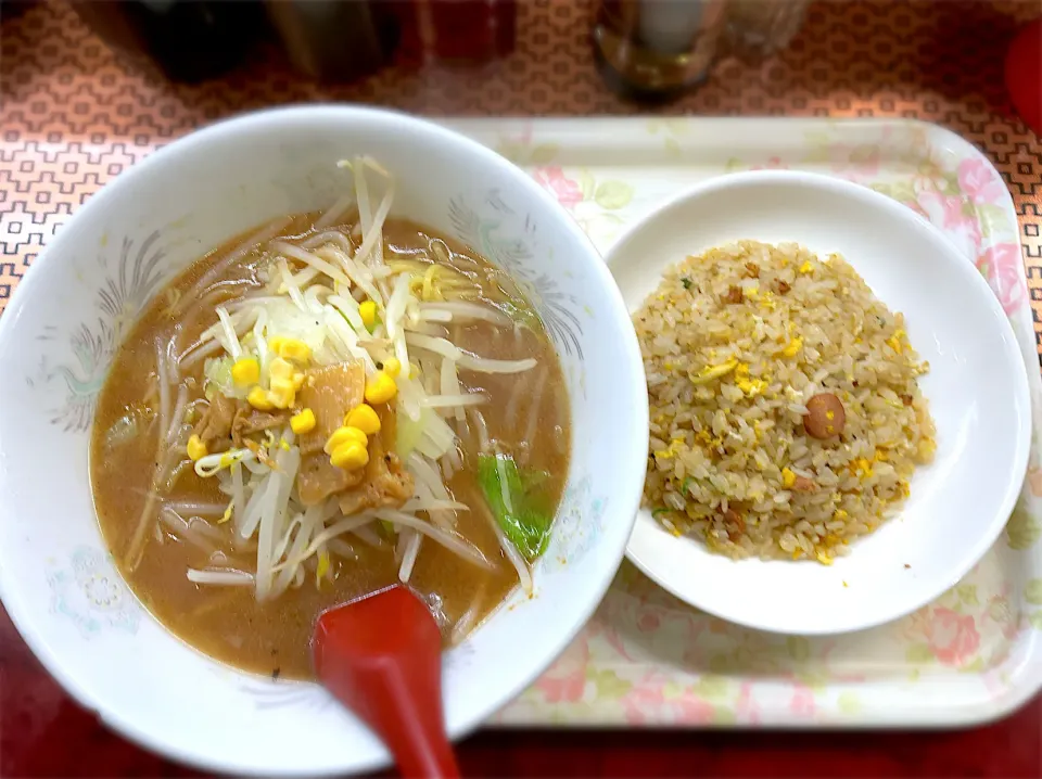 ラーメン半チャーハンセット(みそ)@熊ぼっこ護国寺店|morimi32さん