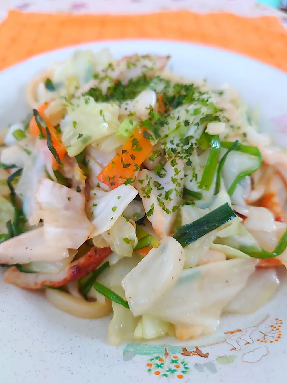 夫用のお昼ごはん
　
ちくわ入り焼きうどん　
醤油味|🍒ふみりん🍒さん