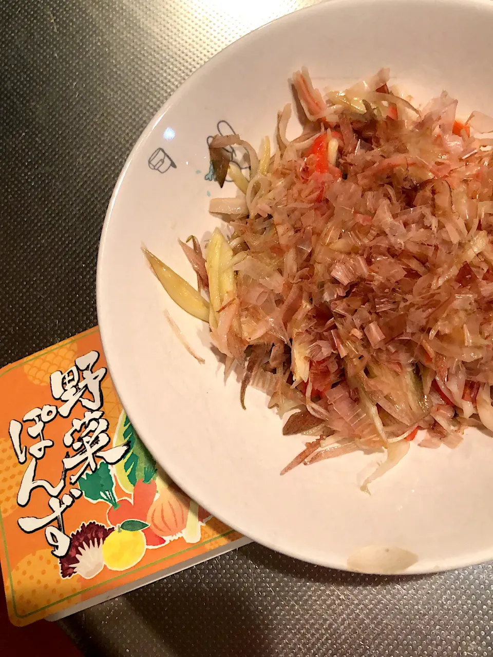 ミョウガとカニカマ野菜ぽんずあえ|しょこたん😋さん