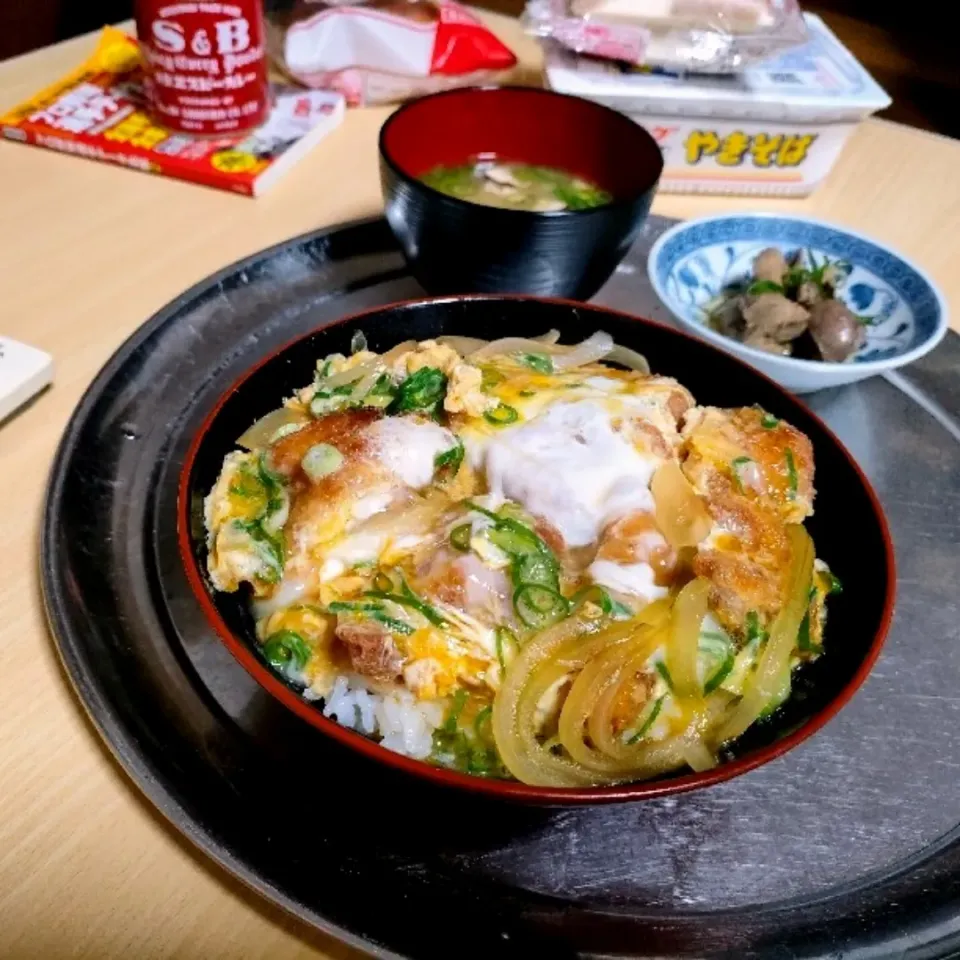 鶏レバーの煮物、カツ丼、みそ汁。

新鮮な鶏レバーは最高に旨い！安いし!半額は買ってはいけない。|ariyo4200さん