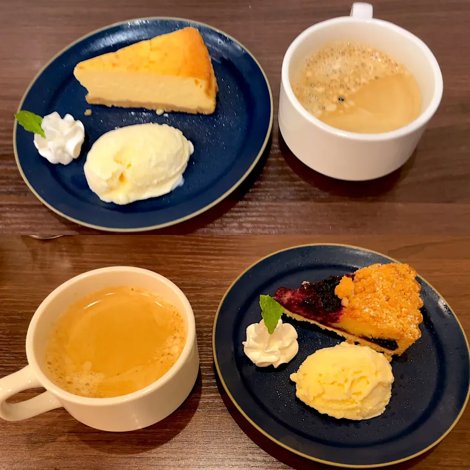 デザートセット🍰🍨　チーズケーキ🍰とベリータルト🥧　　コーヒー☕️|るみおんさん