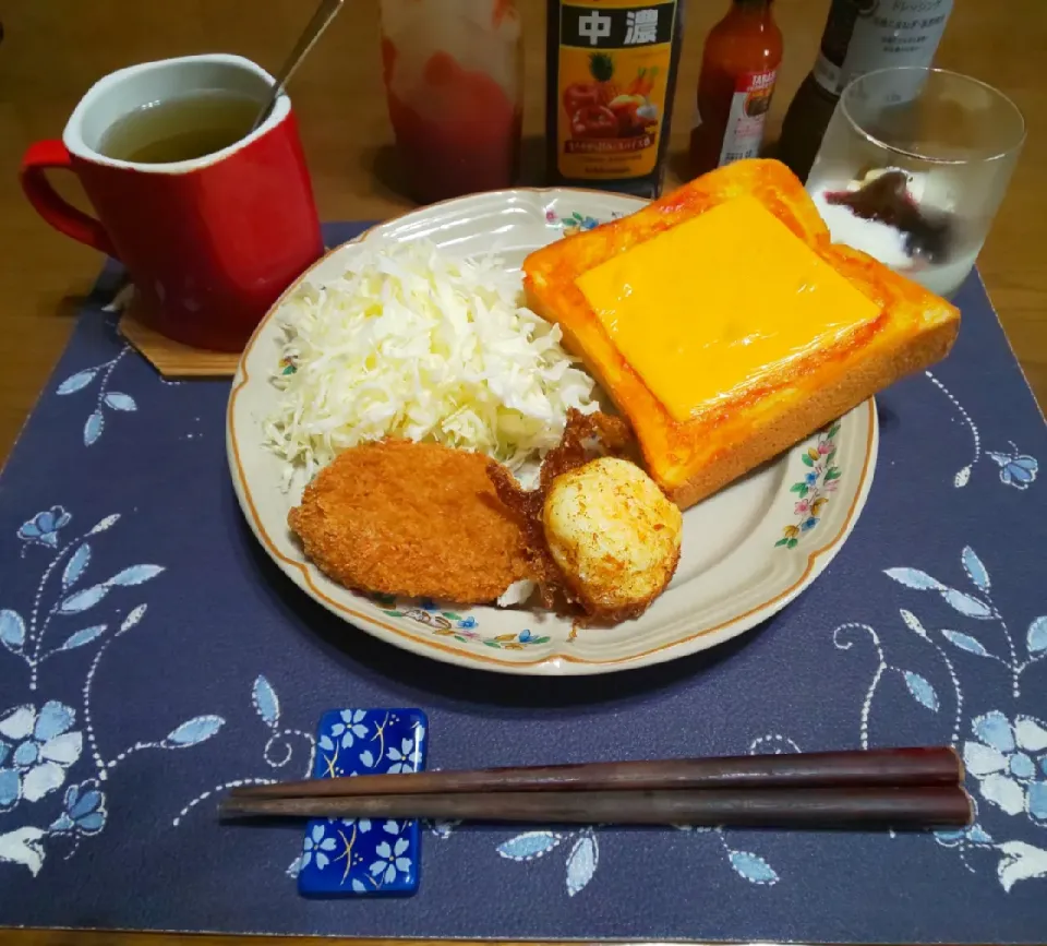 揚げ直したお惣菜コロッケと揚げ卵(昼飯)|enarinさん