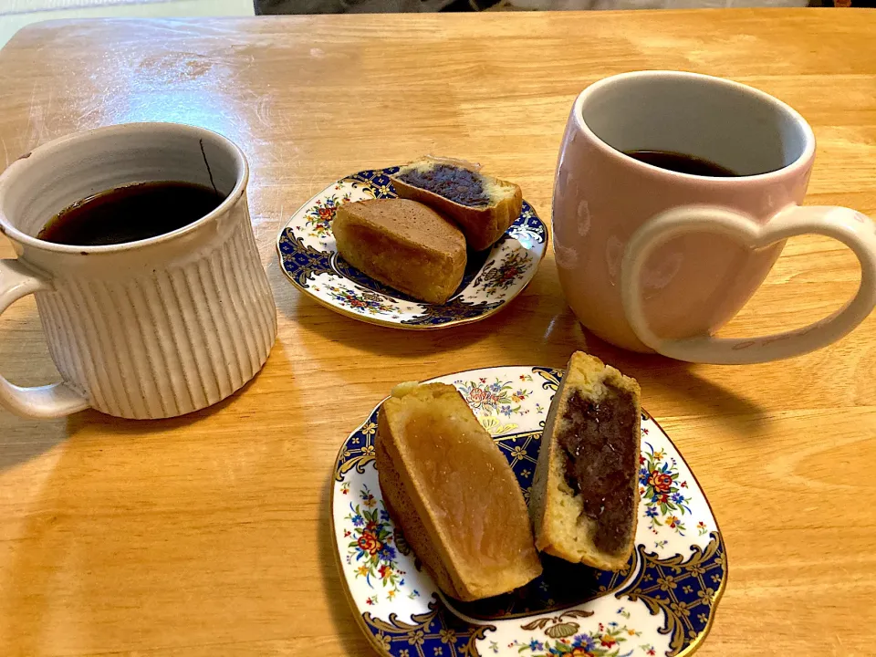 戴いた蜂楽饅頭と珈琲でおやつ😻|さくたえさん