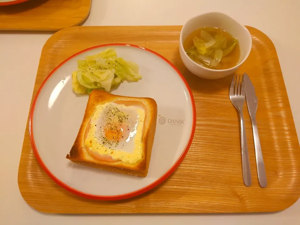 今日の夕食　ゴールドソフト🍞のラピュタパン、コンソメスープ|pinknari🐰🌈さん