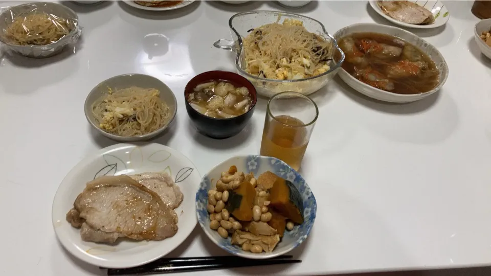 Snapdishの料理写真:作り置きと余り物で晩御飯☆鯵の南蛮漬け☆豚の生姜焼き☆煮物（南瓜、厚揚げ、大豆）☆春雨サラダ（卵、塩昆布、ポン酢）☆みそ汁|Saharaさん