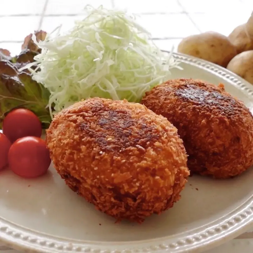 Snapdishの料理写真:我が家のポテトコロッケ【レシピは動画にしてありめす☺️】|おーこ🍅野菜ソムリエの母ちゃんさん