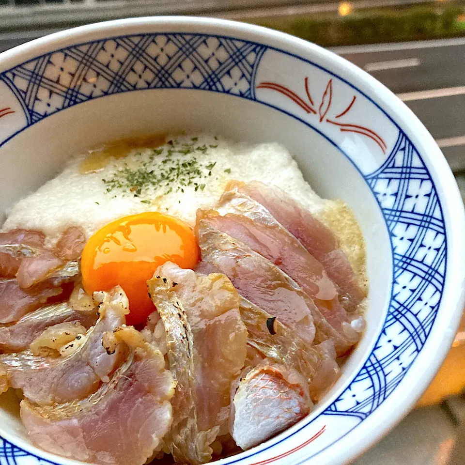 Snapdishの料理写真:炙り鯛＆とろろのあいがけ丼|Kさん