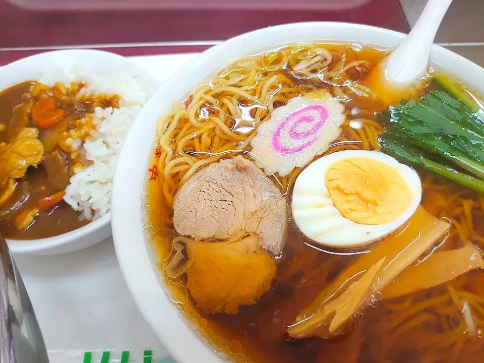 【1957年創業】
中華専門 玉屋
仙人ラーメン (単品700円)と
小カレーのセット
@十条7分
(赤羽から徒歩20分)
22222|大脇さん