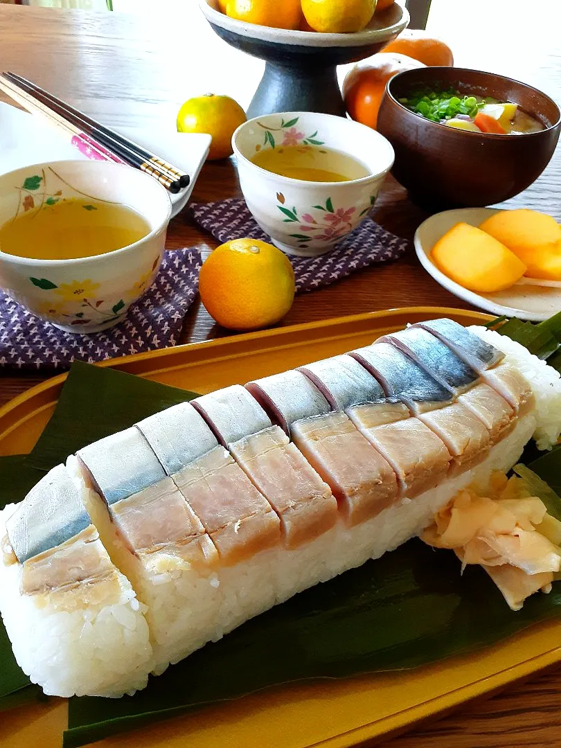 Snapdishの料理写真:地元の郷土料理、鯖の早寿司🐟|fumfumさん