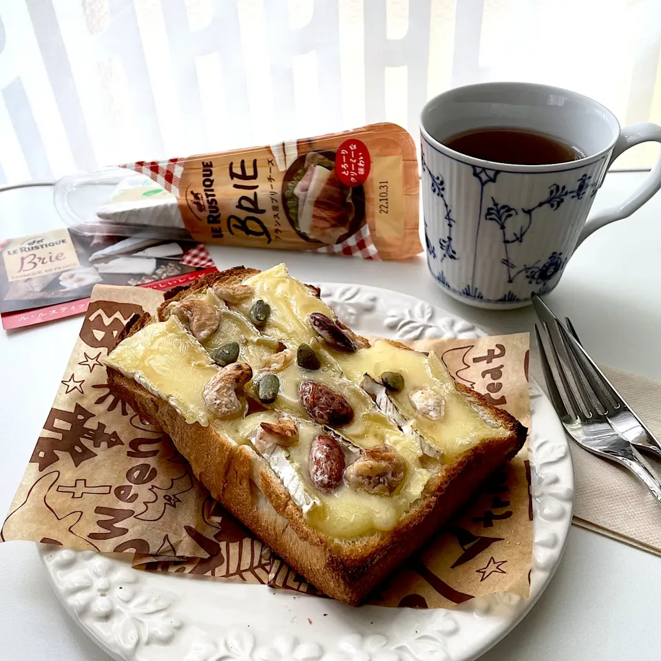 Snapdishの料理写真:ブリーチーズハニートースト🧀|Ｌilicaさん