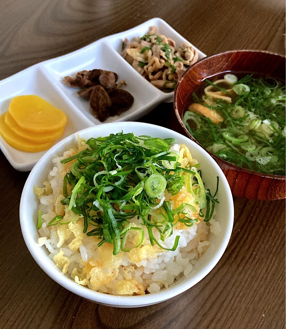 Snapdishの料理写真:たぬきご飯🍚で朝ご飯♬.*ﾟ|ぐにゅまるさん