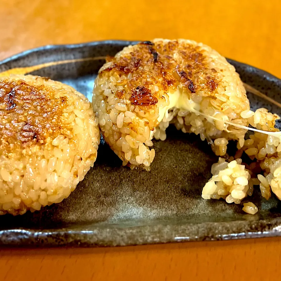 おかかチーズ焼きおにぎり|ぴらふさん