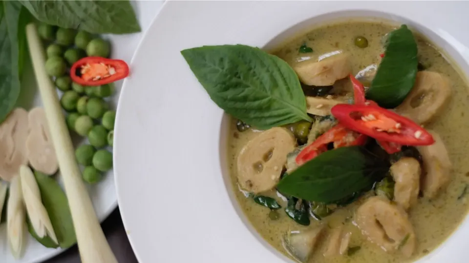 Snapdishの料理写真:Vegetarian Green Curry|Zenith Sukhumvit Hotel, Bangkokさん