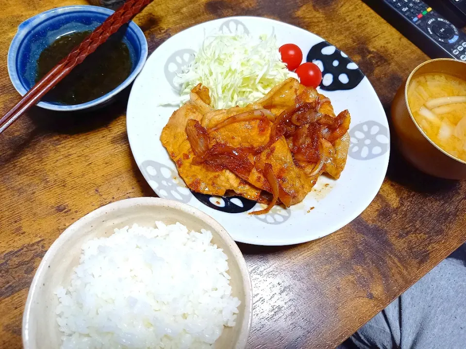 Snapdishの料理写真:・豚のしょうが焼き
・もずく酢
・白菜のみそ汁|ちりさん