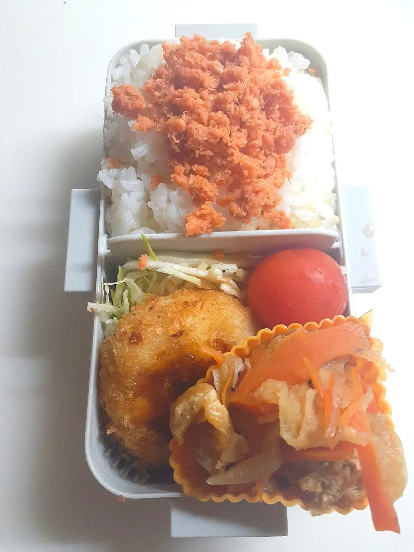 ☆中学生弁当☆玄米入り鮭ごはん、切干大根、キャベツ、里芋コロッケ、ミニトマト|ｼｮｺﾗさん