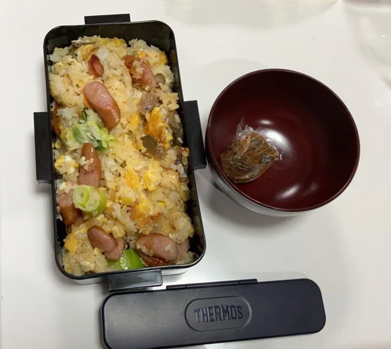 Snapdishの料理写真:パパ弁☆炒飯☆みそ玉。|Saharaさん