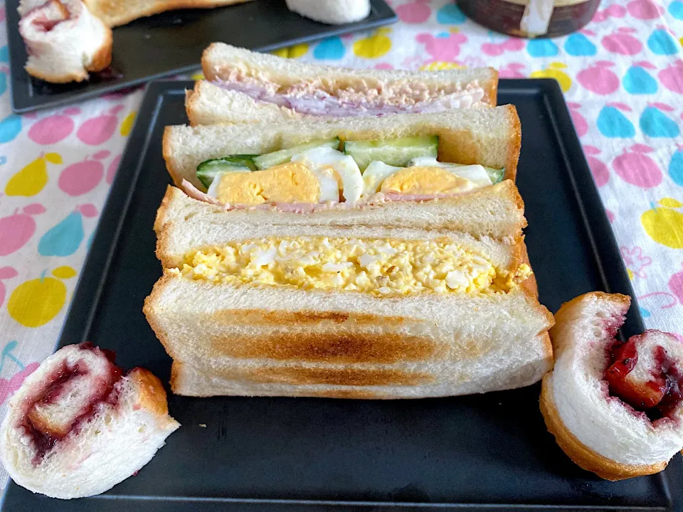 Snapdishの料理写真:いろいろサンドイッチ🥪|こずりんさん