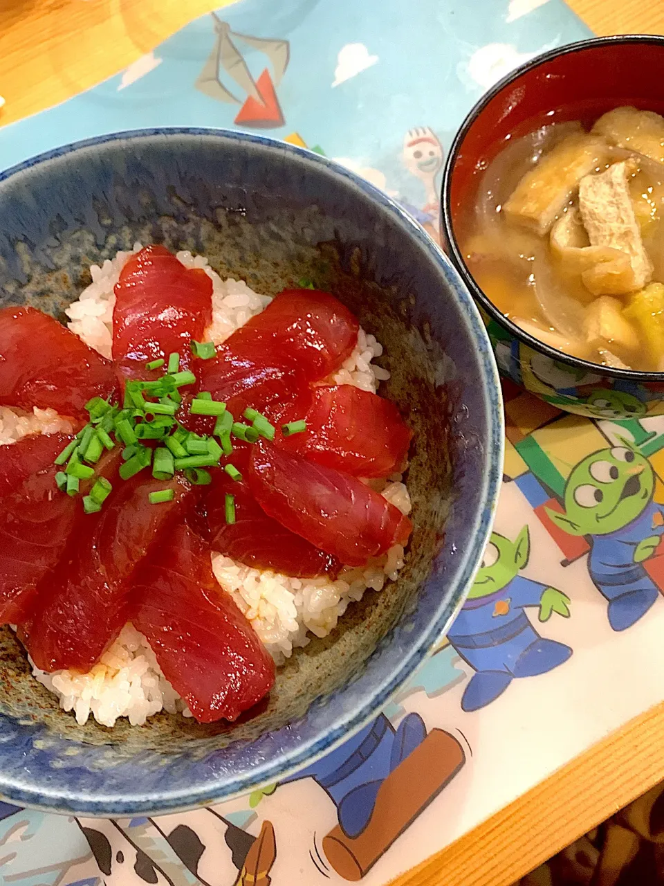 カツオの漬け丼　&   具沢山お味噌汁|ぺろたんさん