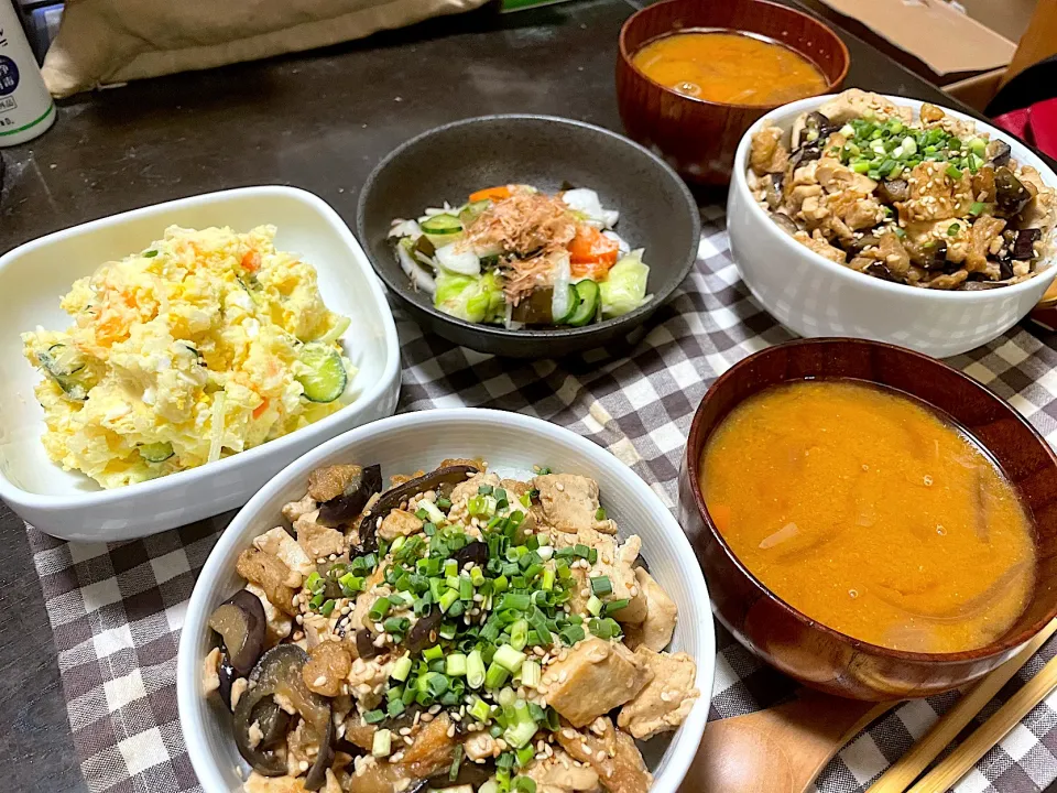 晩ごはん★ポテトサラダ、即席漬け、豆腐のスタミナ丼、みそ汁|ハルさん