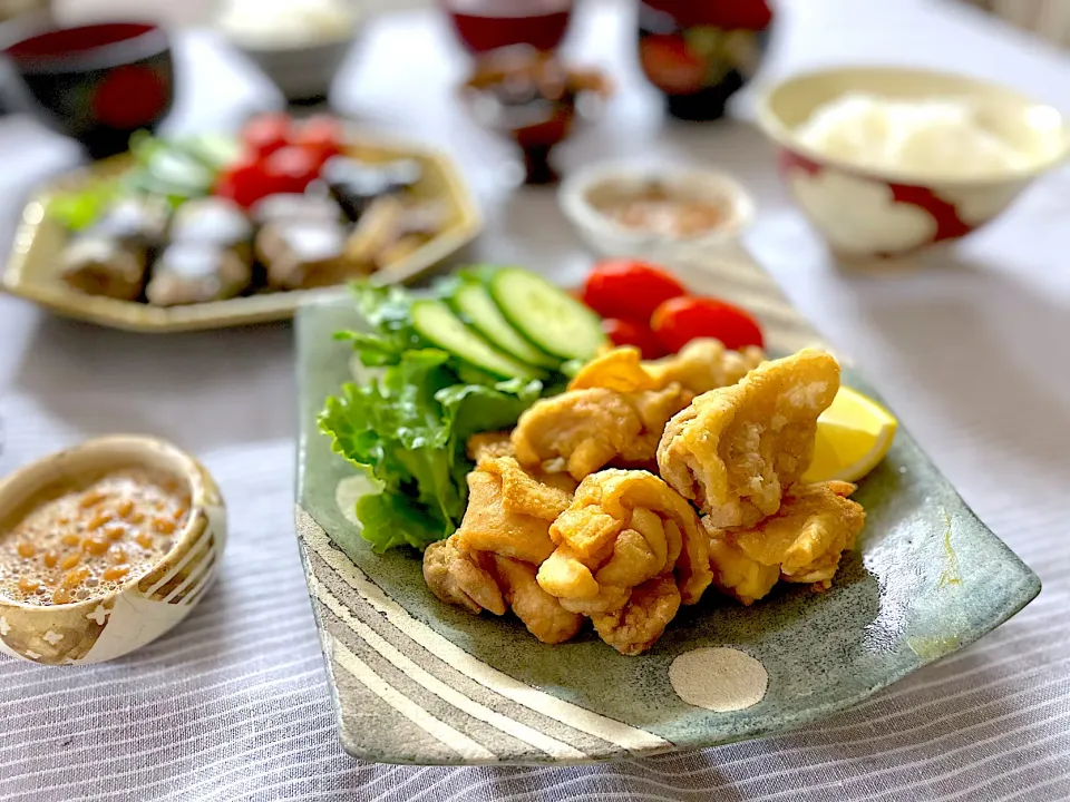 Snapdishの料理写真:鳥の唐揚げと秋刀魚の梅チーズ巻きの晩ごはん🐟🧀🐓|ゆかりさん