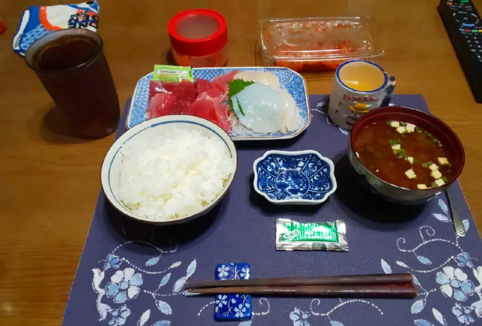 鮪の切り落とし&ぶつ切りとイカ刺しとほたて貝柱お造り(夕飯)|enarinさん