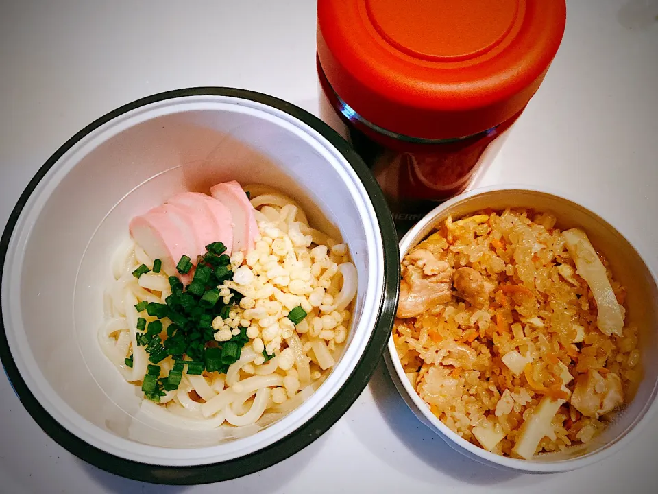 Snapdishの料理写真:温かいうどん　炊き込みご飯|トモさん