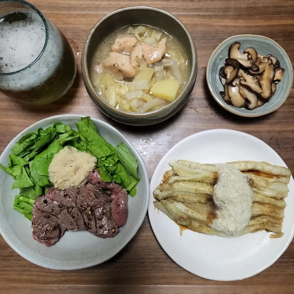 20221017
ミスジの焼いたの
焼きナスとろろ昆布乗せ
秋鮭と白菜とジャガイモのスープ煮
椎茸のバター炒め|noccoさん