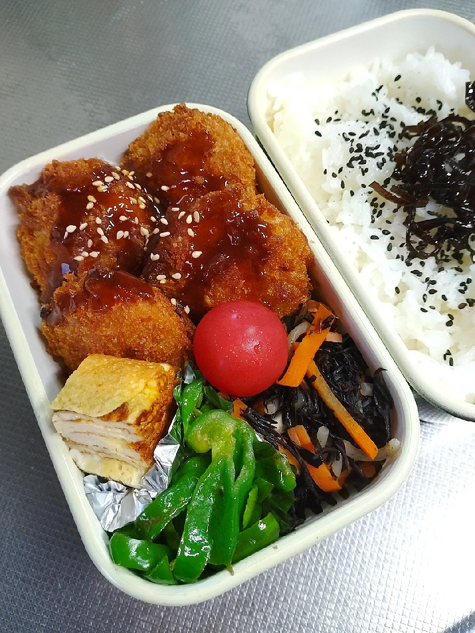 Snapdishの料理写真:ヒレカツ弁当|ぱんださん