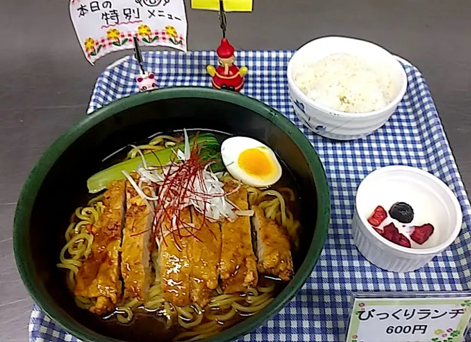 Snapdishの料理写真:ラーメンフェア！排骨麺（パーコーメン）セット|nyama1さん