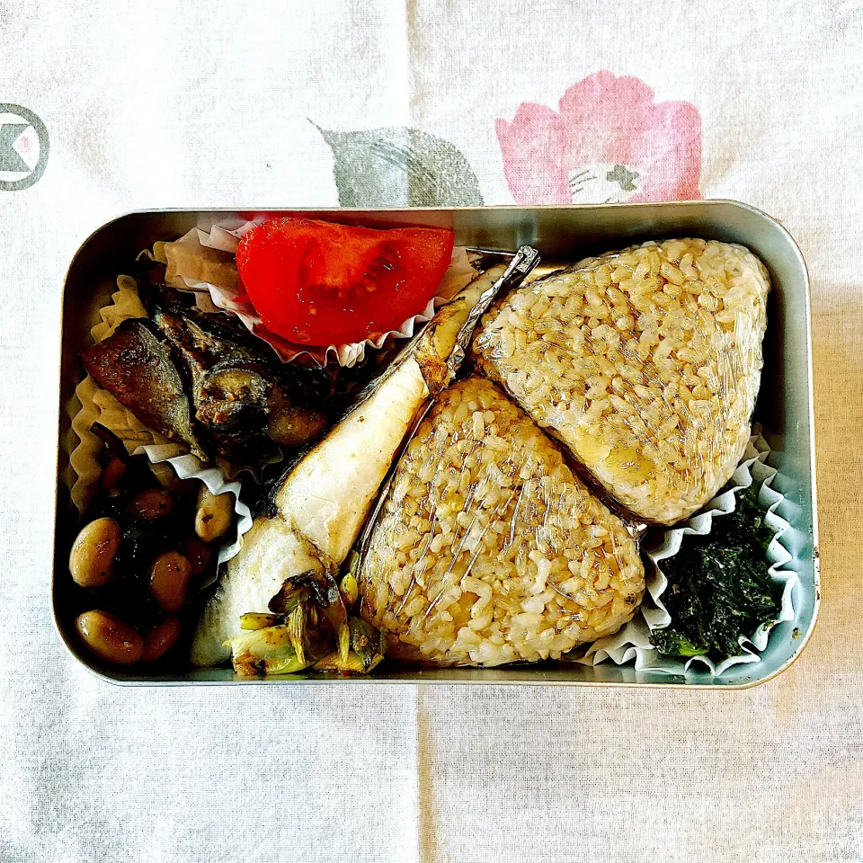 2022/10/18
栗ごはん🌰のおにぎり🍙
鰆🐟の柚子胡椒焼き
小松菜🥬の胡麻和え
茄子🍆の味噌炒め
五目豆
トマト🍅|aichanさん