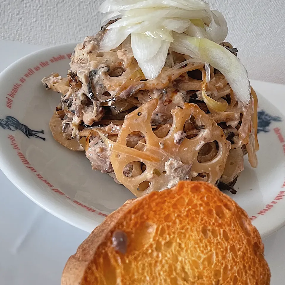 小豆🌼さんの料理 れんこんとサバ缶deおつまみサラダ|りさこさん