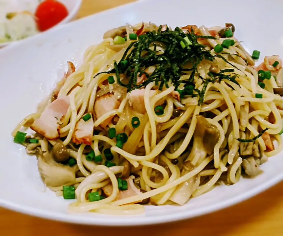 Snapdishの料理写真:ほんじつのまかない・キノコとベーコンの和風パスタ|のも💛さん