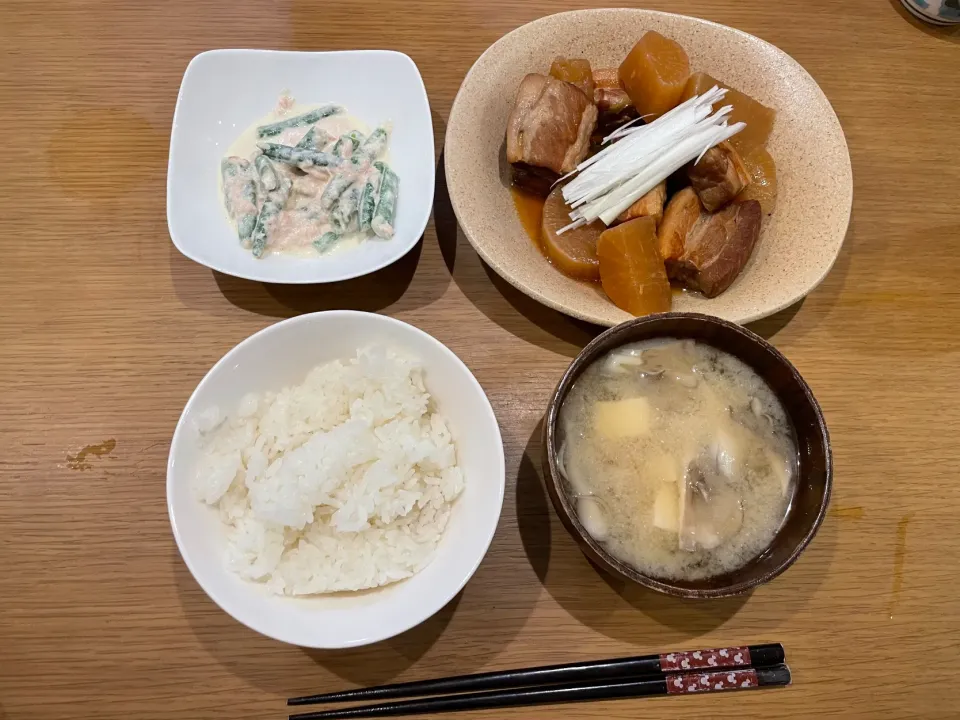 今日の晩飯　角煮　いんげんとツナのマヨ和え　舞茸味噌汁|おーたたくとさん