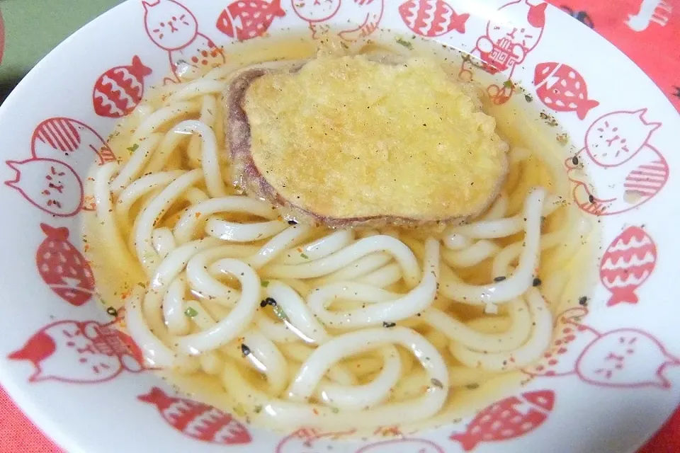 さつまいも天ぷら乗せたうどん♪
お芋の味が引き立つシンプルさが美味しい✨✨|深夜特急fさん