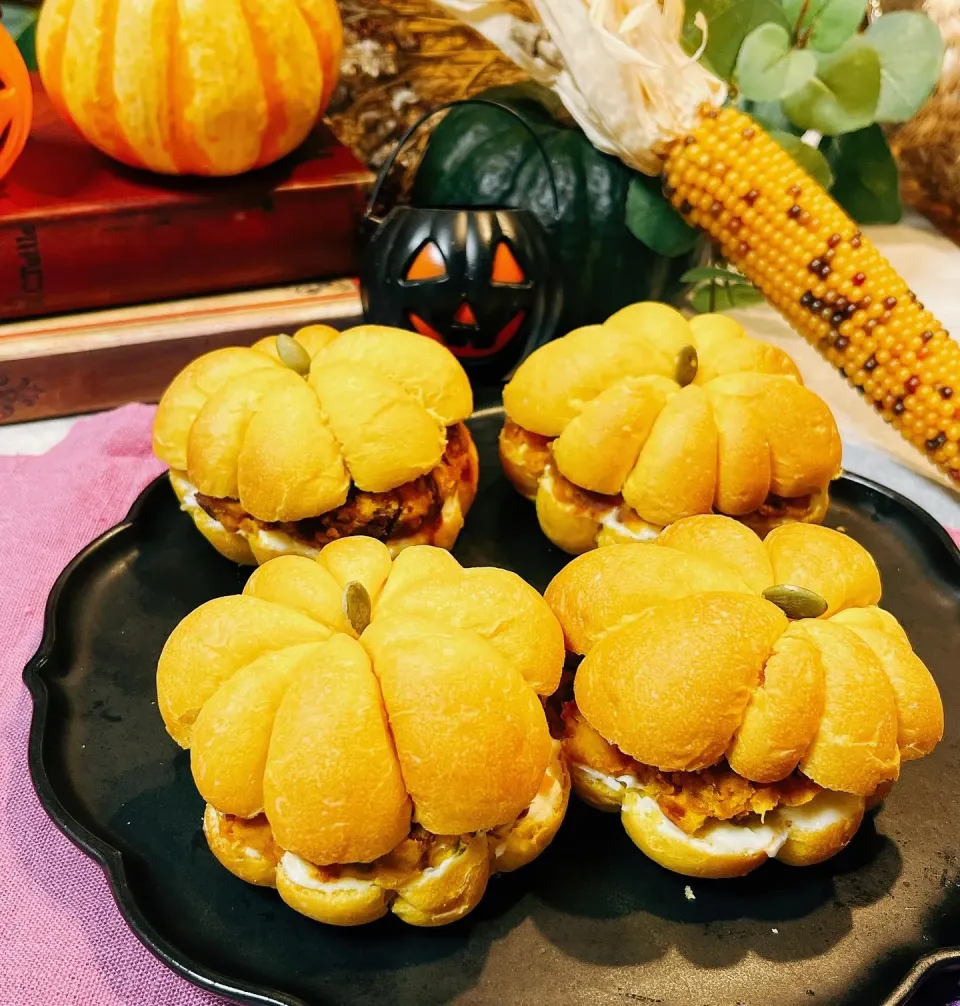 Snapdishの料理写真:かぼちゃパン🎃|ふわくまさん