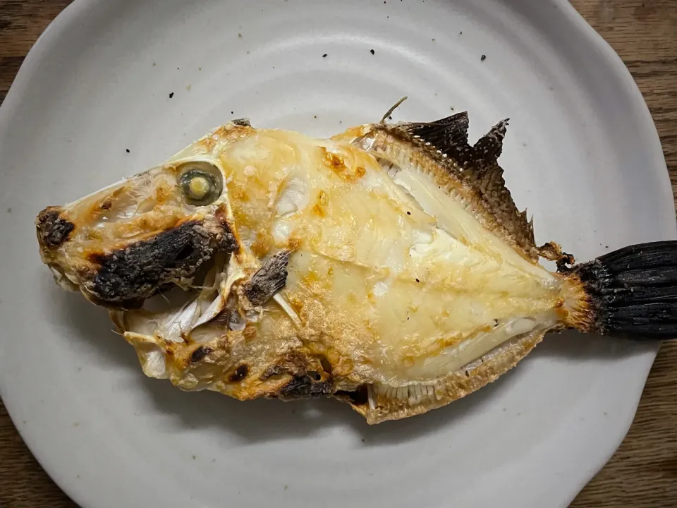 志摩産カワハギ　カリカリ塩焼き|千太郎食堂さん