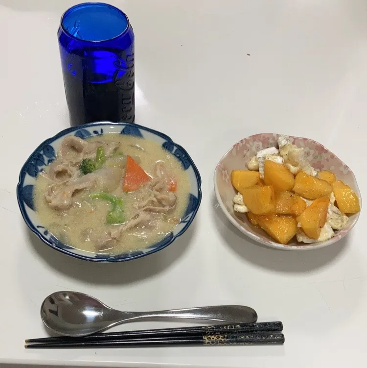 Snapdishの料理写真:晩御飯☆クリームシチュー☆柿とブリーチーズのサラダ|Saharaさん